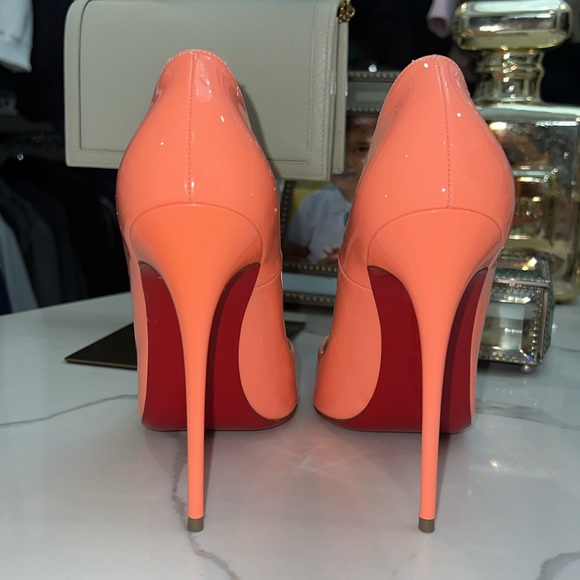 - Worn once! So Kate’s in a beautiful coral - Picture 3 of 8